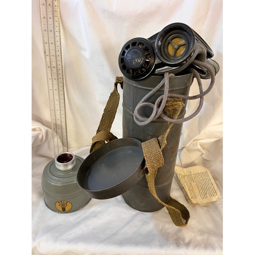 210 - WW2 CZECH FATRA GAS MASK WITH FILTER AND TIN