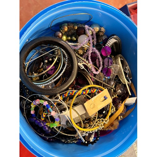 218 - TUB OF COSTUME JEWELLERY