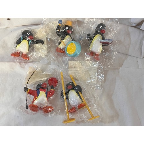 246 - 5 VINTAGE EDITOY PINGU FIGURES