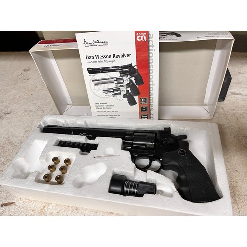 287 - BOXED DAN WESSON 4.5mm(1.77) 8