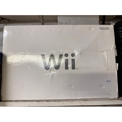 124 - BOXED Wii CONSOLE (GWO)