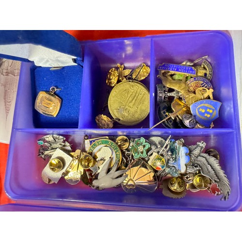 268 - SMALL BOX OF BADGES & PINS