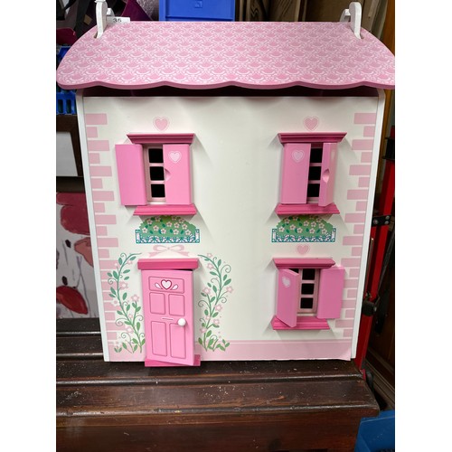 35 - DOLLS HOUSE