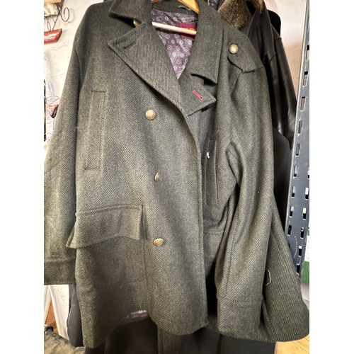 33 - 5 GENT'S COATS INCL CROMBIE & MORNING COAT