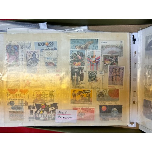 185 - COLLECTION OF WORLD WIDE STAMPS