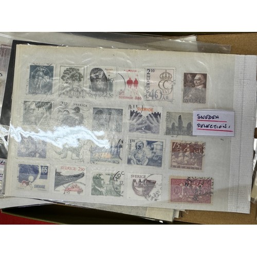 185 - COLLECTION OF WORLD WIDE STAMPS