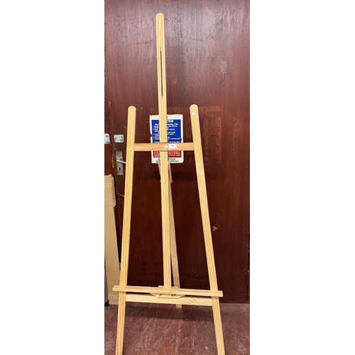 18 - LARGE ARTISTS EASEL