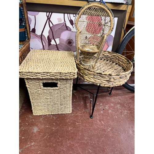 19 - SEAGRASS STYLE LIDDED STORAGE BASKET, TRAY TABLE & DOLL'S PEACOCK CHAIR