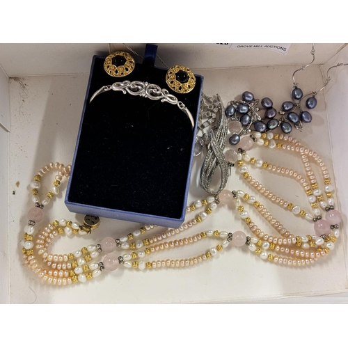 249 - SMALL BOX OF JEWELLERY INCL FRESHWATER PEARLS, 925 SILVER NECKLACES & BANGLE