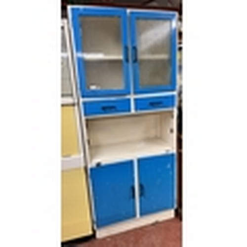 35 - RETRO KITCHENETTE