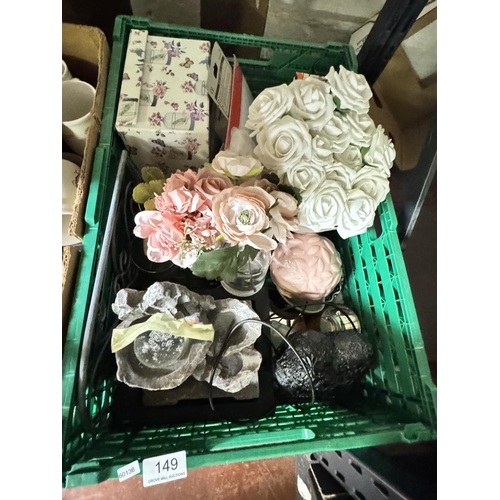 149 - BOX OF MIXED ITEMS INCL FLORAL TABLE ORNAMENTS