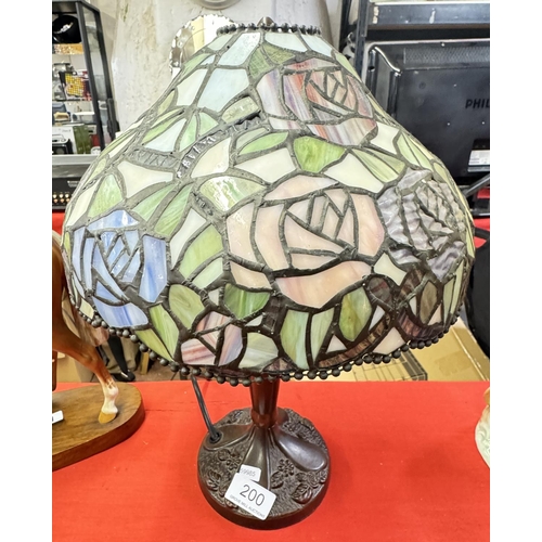 200 - TIFFANY STYLE TABLE LAMP (GWO)