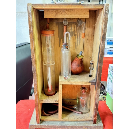 118 - VINTAGE WOODEN CASED OXYGEN LEVEL KIT(RESERVED AT £20)