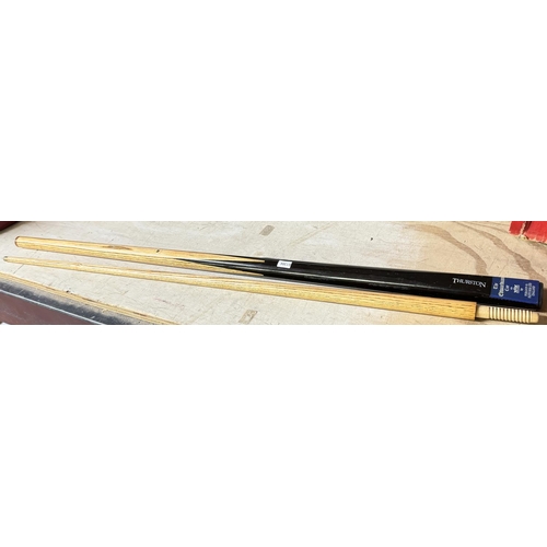 62 - THURSTON 'THE EDWARDIAN CUE' BY PERADON & FLETCHER Ltd TWO PIECE CUE