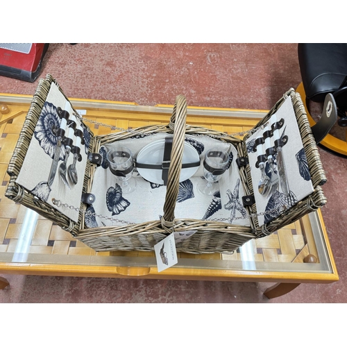 85 - THE GREAT BRITISH HAMPER PICNIC SET(NEW WITH TAGS)