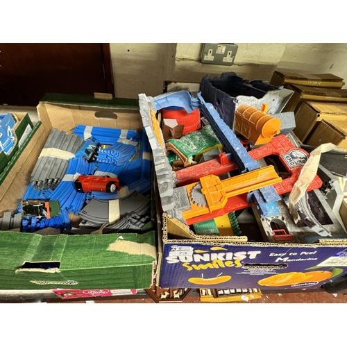 73 - 2 BOXES OF THOMAS THE TANK TRACK, STATION BUILDINGS & ENGINES