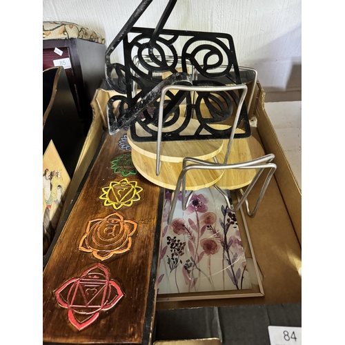 84 - BOX INCL WALL ART & PAN RESTS