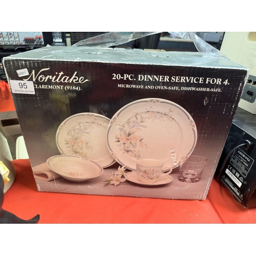 95 - BOXED 20pc NORITAKE CLAREMONT DINNER SET