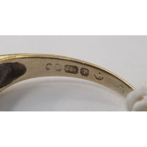 128 - A 9ct gold ring, set with five oval cut graduated sapphires&nbsp;&nbsp;