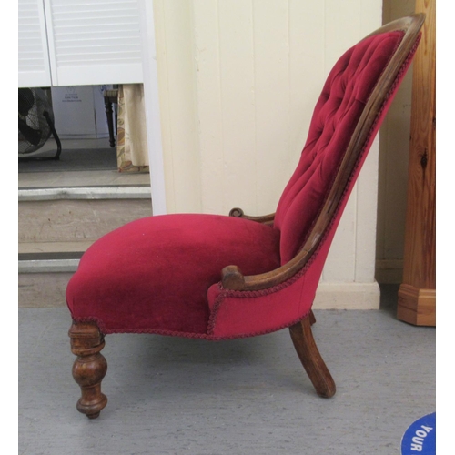 143 - A late Victorian mahogany showwood framed salon chair, the part button, red fabric covered back and ... 