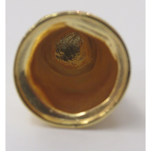 153 - A Sterling silver gilt novelty thimble, a seated pug&nbsp;