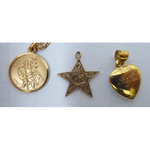 129 - Gold, gold coloured and yellow metal items of personal ornament: to include a fine 9ct gold neckchai... 