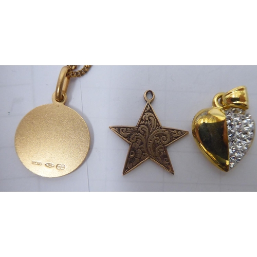 129 - Gold, gold coloured and yellow metal items of personal ornament: to include a fine 9ct gold neckchai... 