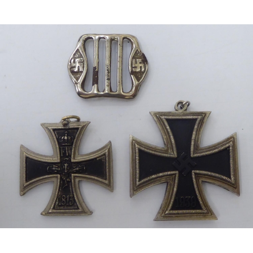 131 - Nazi collectables, viz. a white metal belt buckle, stamped with swastika emblems and Rd.719493; an 1... 