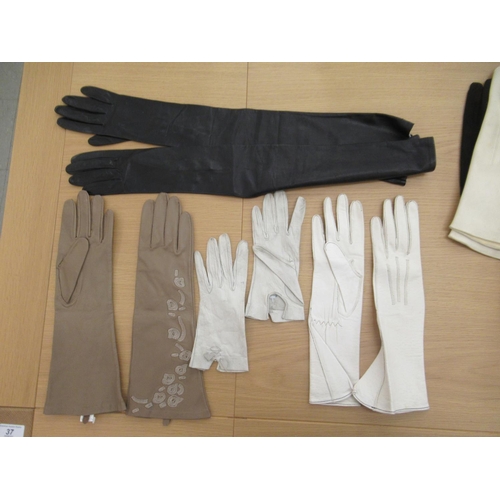 344 - Six pairs of early 20thC and later ladies kid and other gloves 