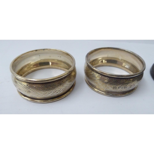 77 - Small silver and silver coloured metal items: to include a pair of napkin rings and a shallow dish&n... 