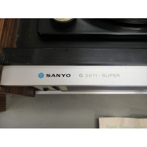 185 - A Sanyo G2611 Super stereo system; and a matching pair of SX2611 speakers