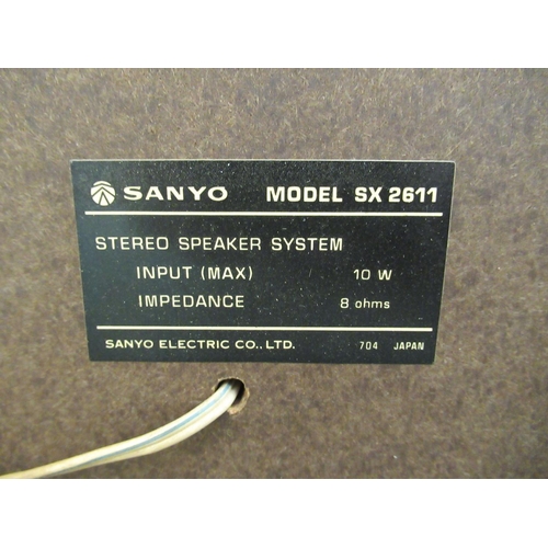 185 - A Sanyo G2611 Super stereo system; and a matching pair of SX2611 speakers