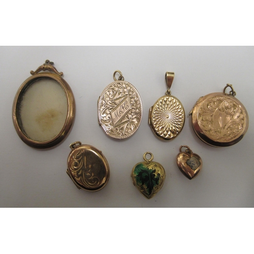 104 - Seven assorted 9ct gold and gold coloured metal lockets: to include an oval finely engraved example&... 