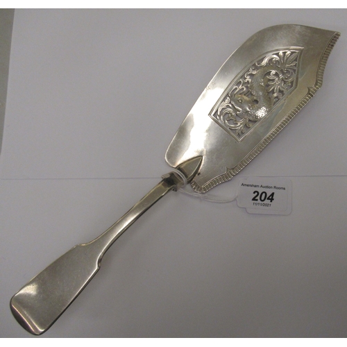 204 - A George IV silver fiddle pattern fish slice, the blade with a gadrooned border, pierced, engraved a... 