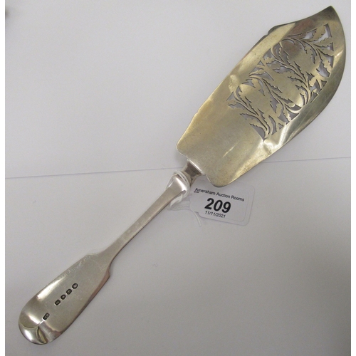 209 - An early Victorian silver fiddle pattern fish slice, the blade pierced, engraved and chased with fis... 