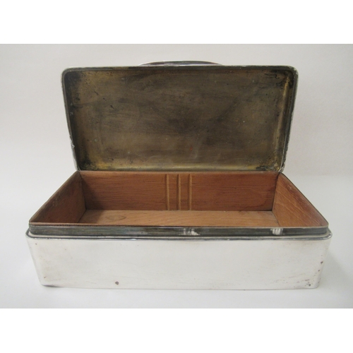 253 - A silver cigarette box with a hinged lid  Birmingham 1920  7