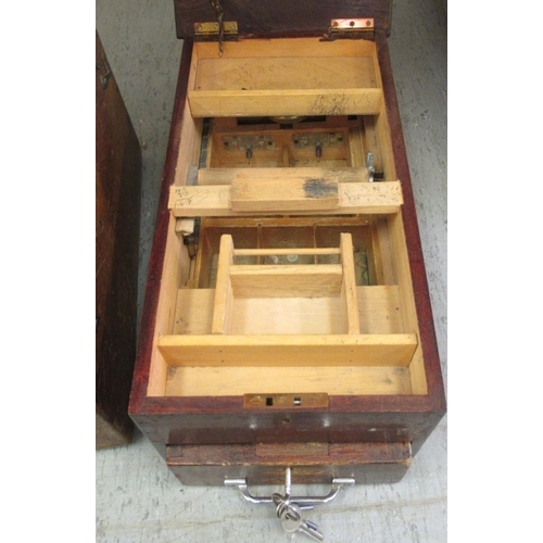 68 - An early 20thC retailer's lockable mahogany box type cash register  7