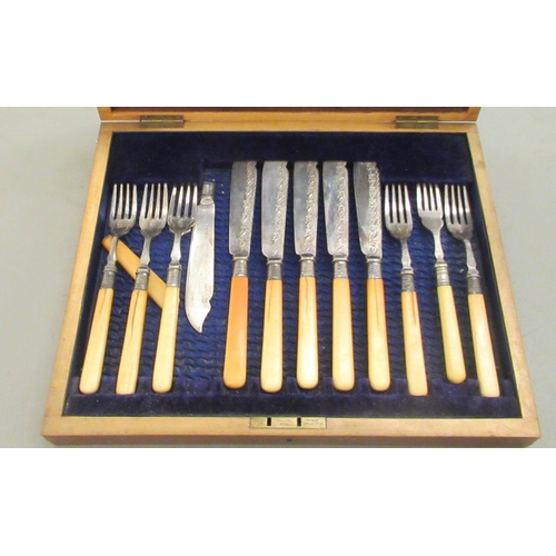 86 - Silver plated cutlery and flatware: to include a set of six early 20thC fish knives and forks, on bo... 