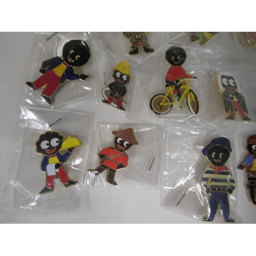 138 - Approx. twenty modern Robinson's Golly Golden Shred and other brooches