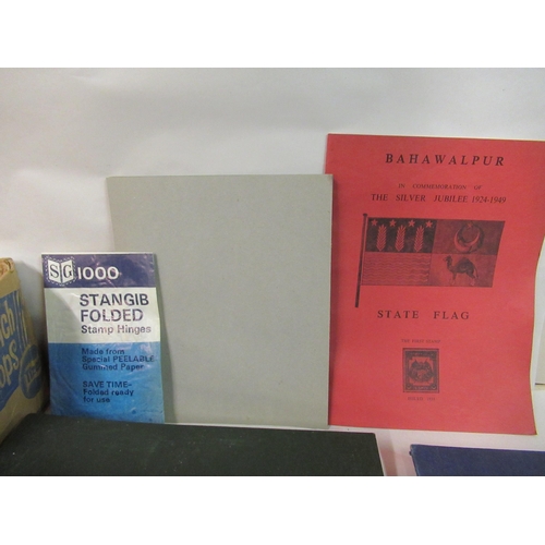 139 - An uncollated collection of postage stamps, mainly 20thC and various stock books