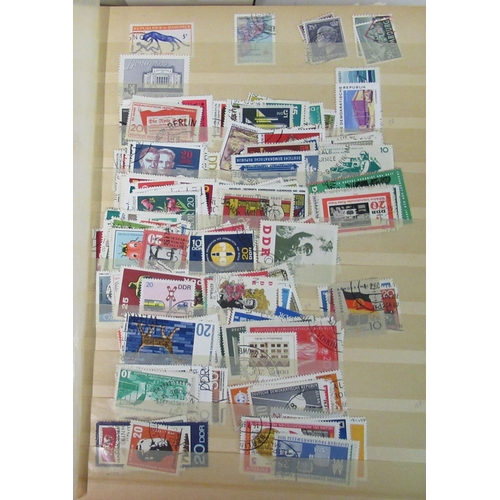 139 - An uncollated collection of postage stamps, mainly 20thC and various stock books