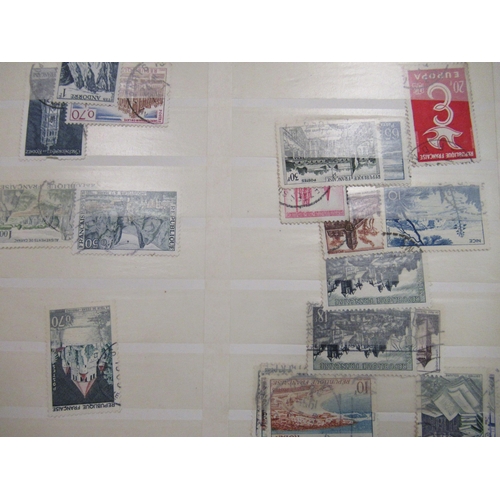 139 - An uncollated collection of postage stamps, mainly 20thC and various stock books