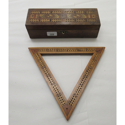 101 - An early 20thC mahogany box, the hinged marquetry lid arranged as a cribbage board  10.5