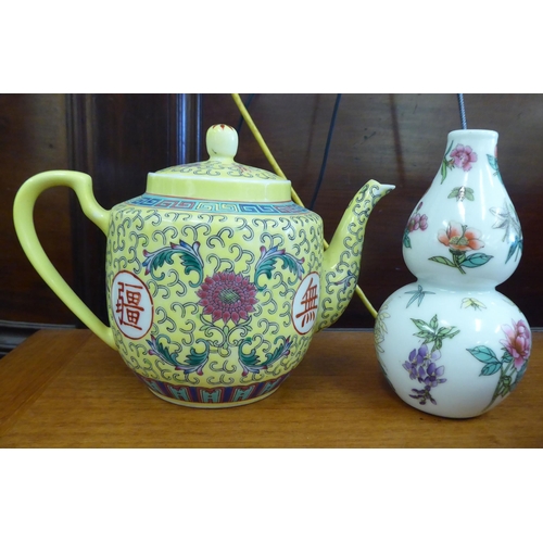 196 - Chinese and Japanese ceramics: to include a Japanese Satsuma earthenware coffee set, decorated with ... 