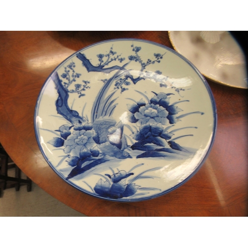 20 - Oriental porcelain collectables: to include a Japanese charger, decorated with a bird of prey  ... 