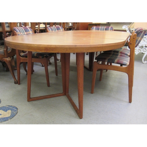 268 - A 1970s Danish teak dining table, raised on splayed supports  28