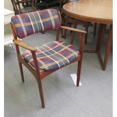 268 - A 1970s Danish teak dining table, raised on splayed supports  28