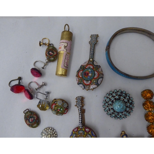 96 - Items of personal ornament: to include brooches and an enamel hinged bracelet