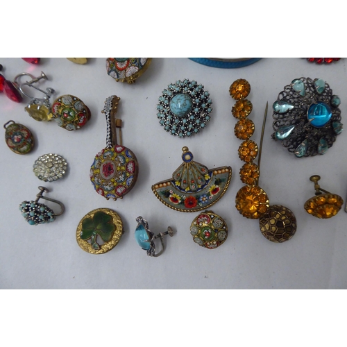 96 - Items of personal ornament: to include brooches and an enamel hinged bracelet