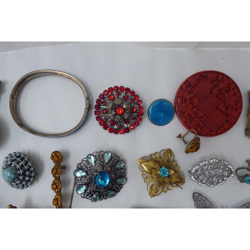 96 - Items of personal ornament: to include brooches and an enamel hinged bracelet